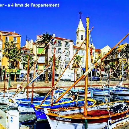 - Les Pieds Dans L'eau * Six-Fours-les-Plages